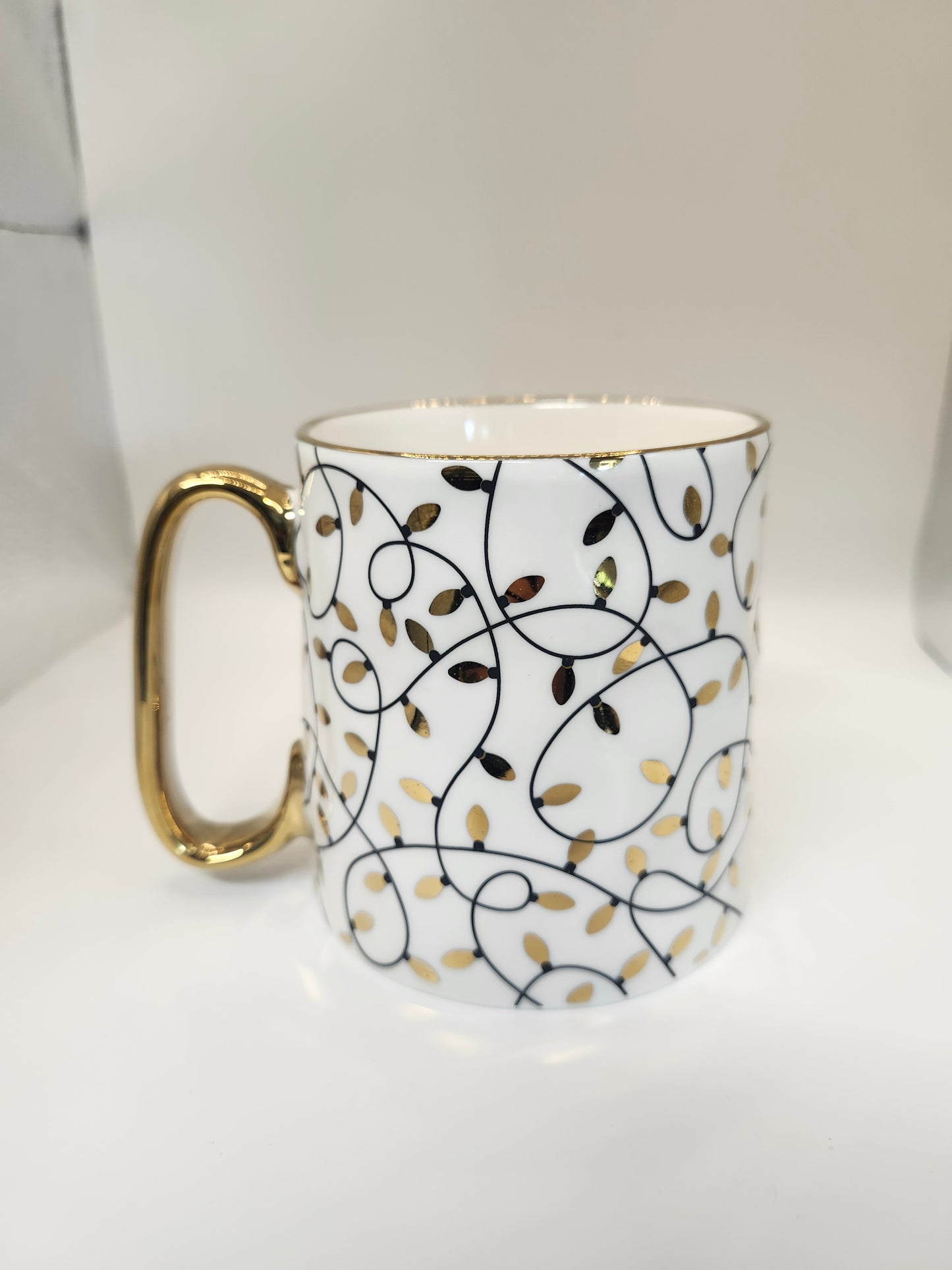 10 Strawberry Street 18oz - Gold Accented Christmas Lights